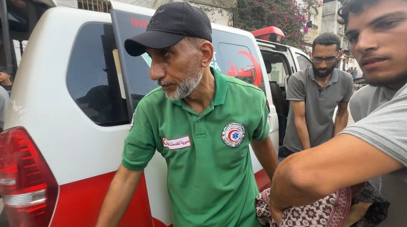 Ambulans Dompet Dhuafa Evakuasi Korban yang Berjatuhan di Gaza Utara