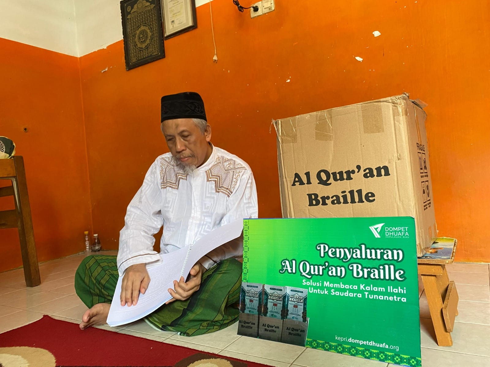 Distribusi Al Qur’an Braille, untuk Saudara Tunanetra belajar Al Qur’an