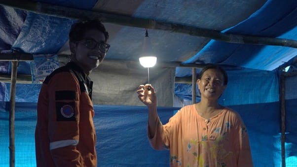 Lampu Tenaga Surya Jadi Sumber Terang di Tengah Kondisi Darurat di Sumatera Utara