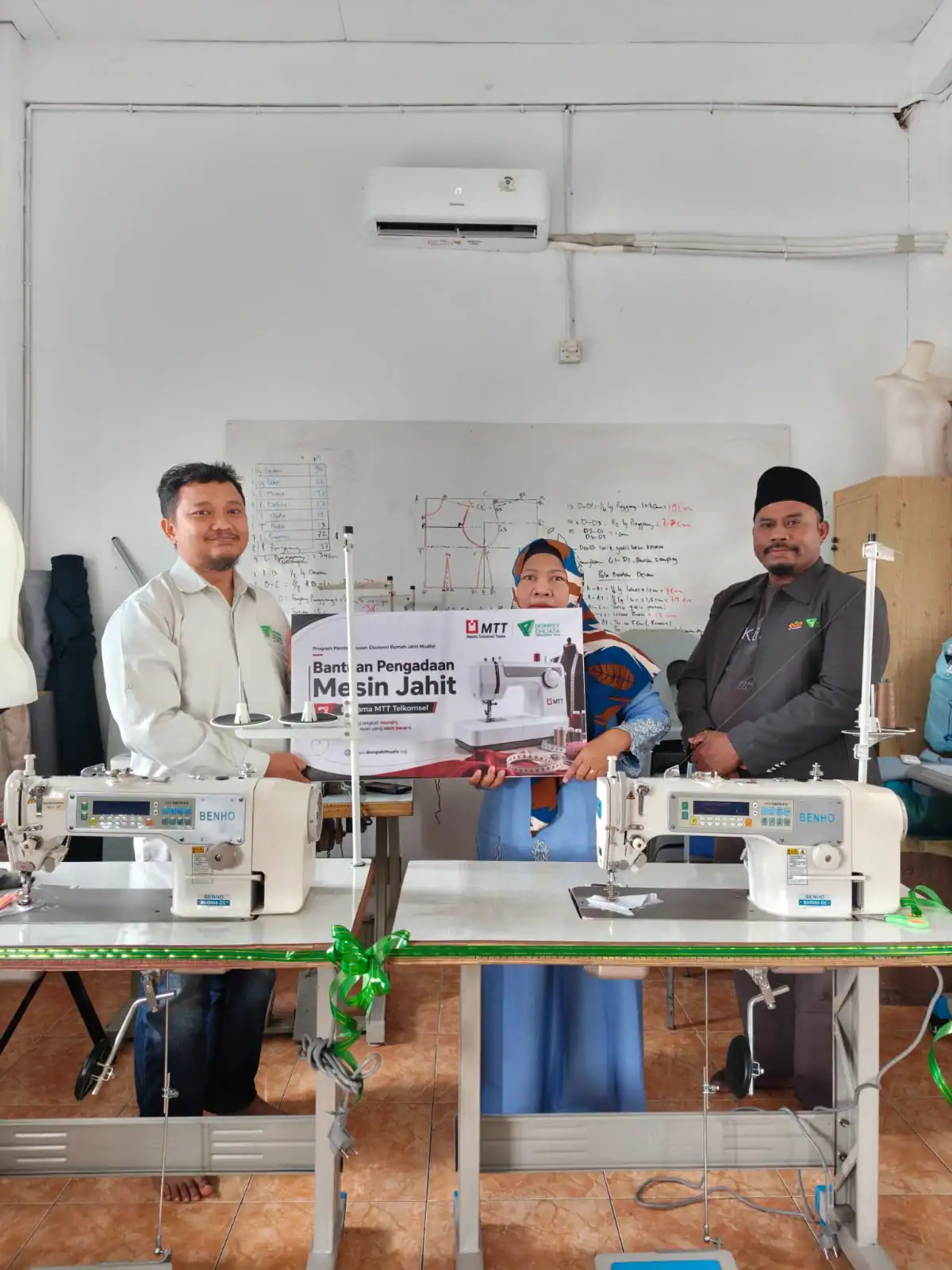 Peresmian Program Rumah Jahit Mualaf di Ponpes Manba’ul Hidayah bersama MTT Sumbagteng